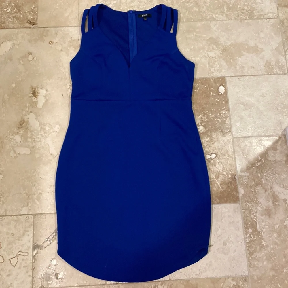 Alt. B DRESS - Picture 1 of 5